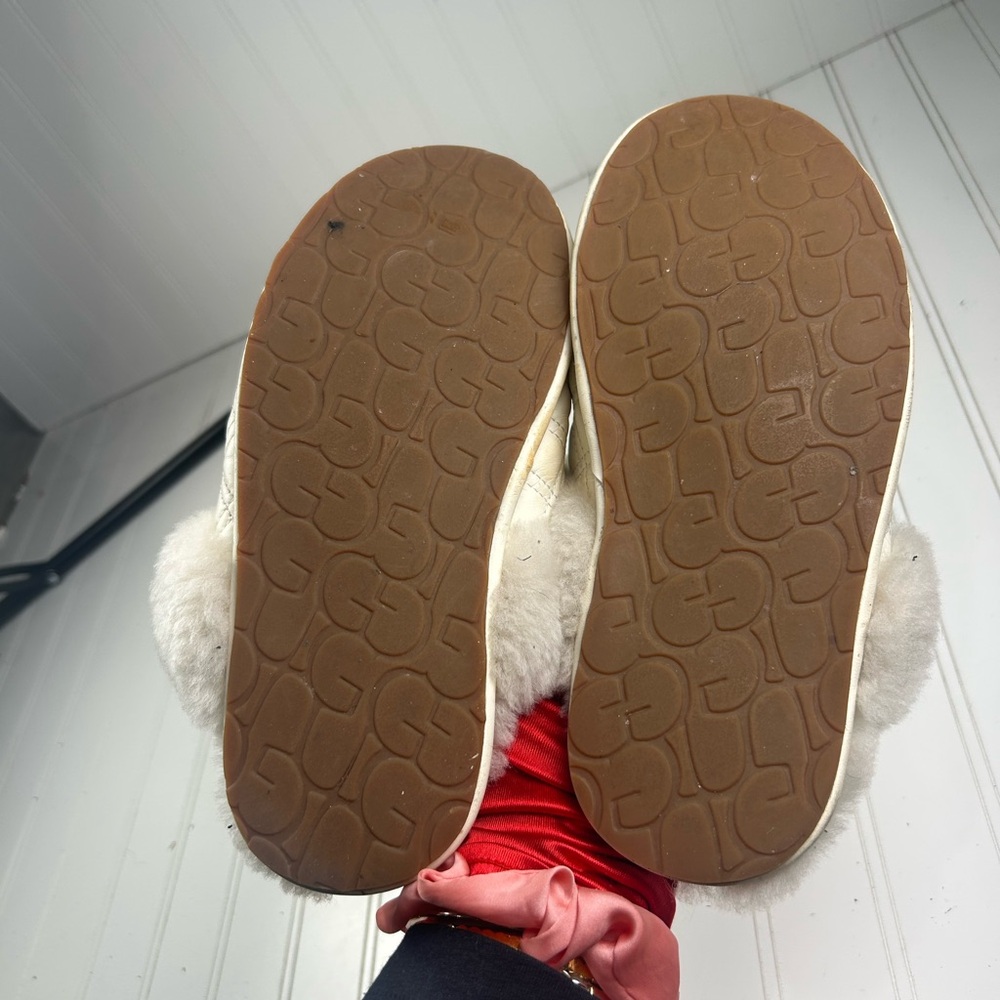 UGG White Quilted Scuffette Slippers Women’s Size 8 - Picture 8 of 11